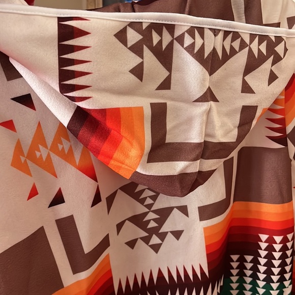 New condition! Great aztec button up coat! Two pockets and hood! - Picture 4 of 4